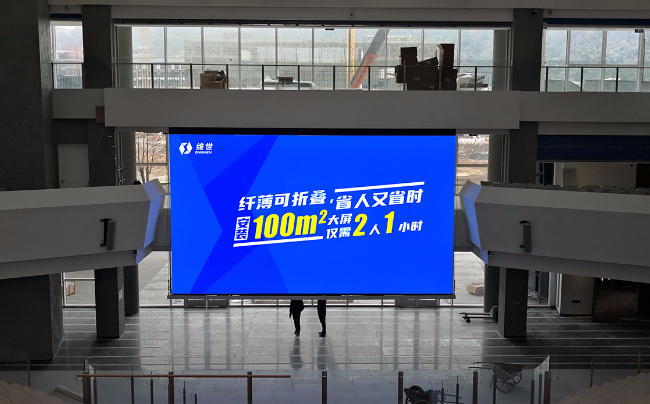 CCTV《崛起中国》栏目组走进火狐电竞app官网下载“分离式led折叠屏”研发基地